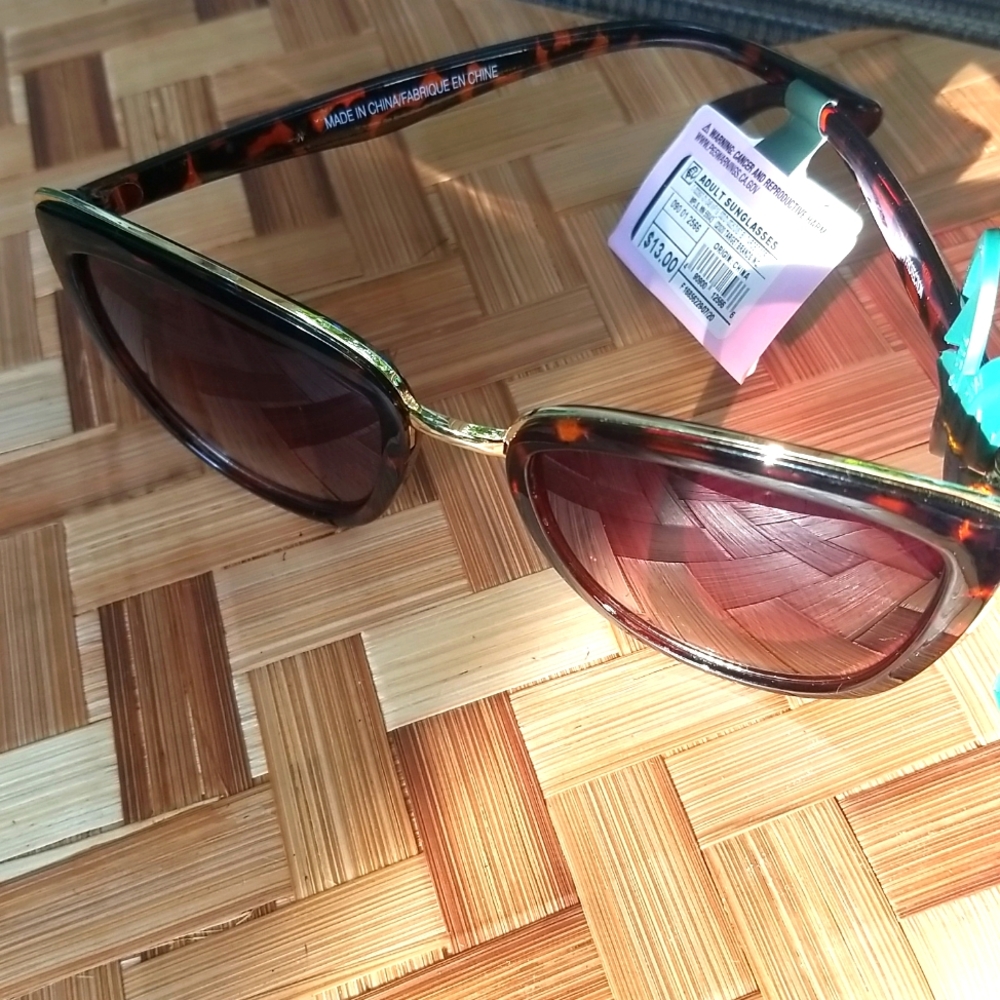 Cat eye print sunglasses